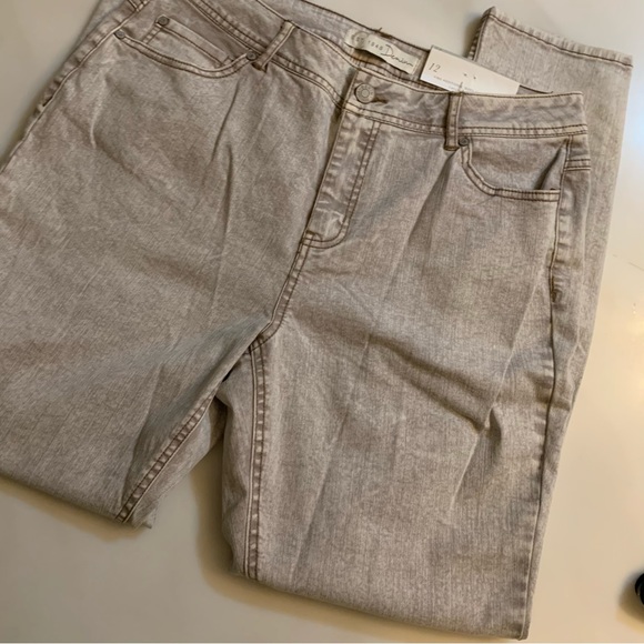 NWT Women’s Light Gray EST. 1948 Denim Hi-Rise Skinny Jeans - Picture 2 of 6